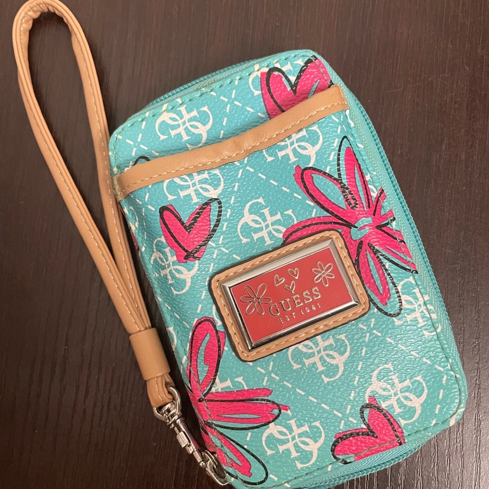 Vintage guess wristlet wallet rare piece in blue and pink with beige trim